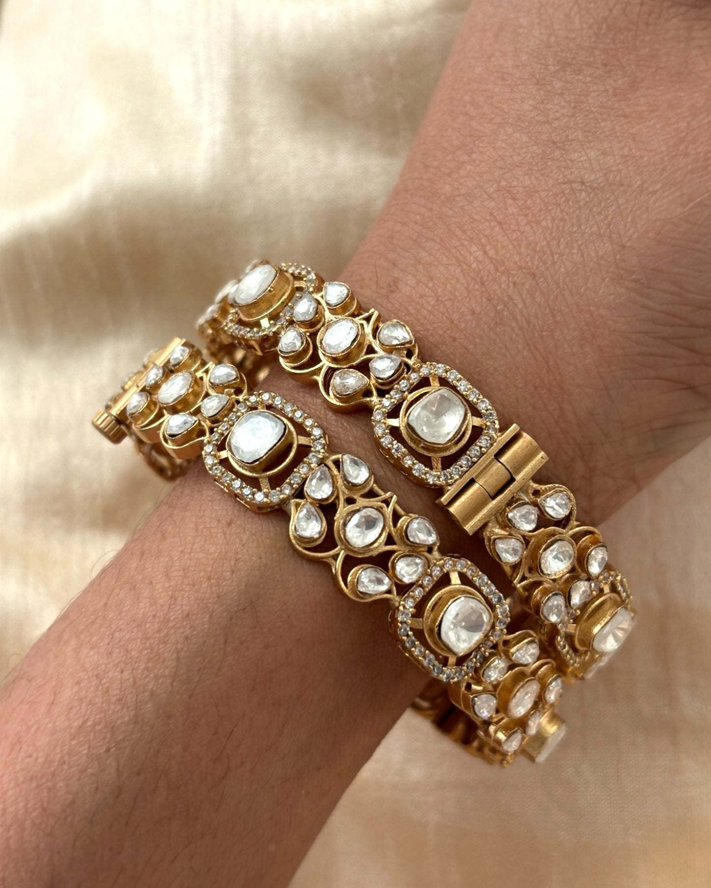 Sanskriti Kundan Bangles