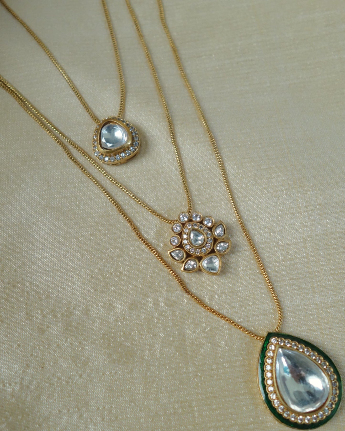 Ruhi Layered Chains with Studs