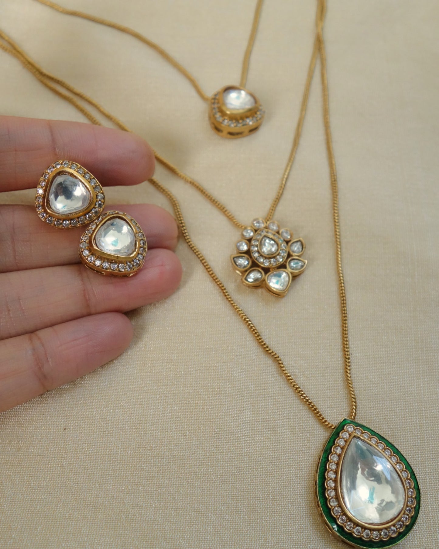 Ruhi Layered Chains with Studs