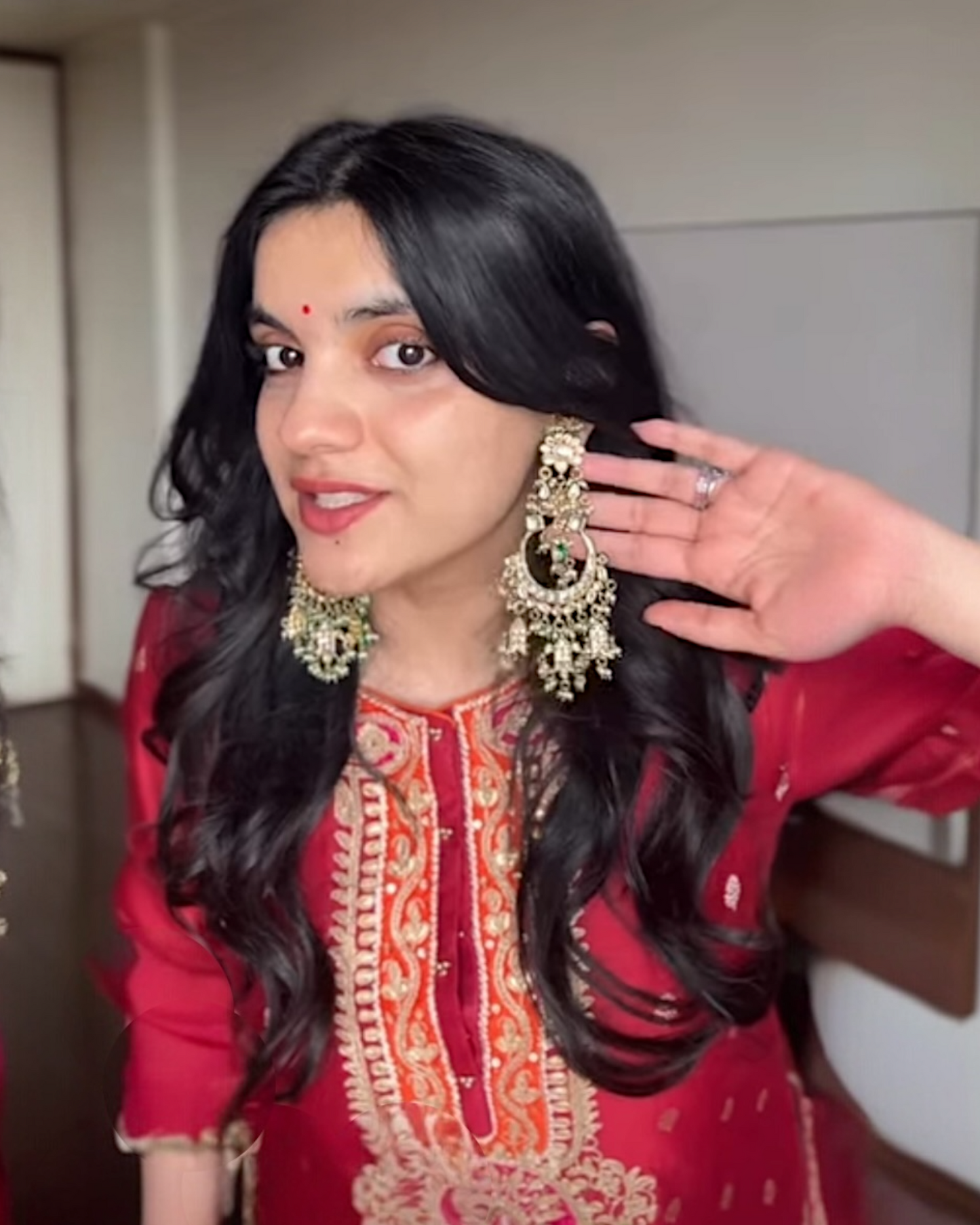 Harshi Long Kundan Chandbaalis