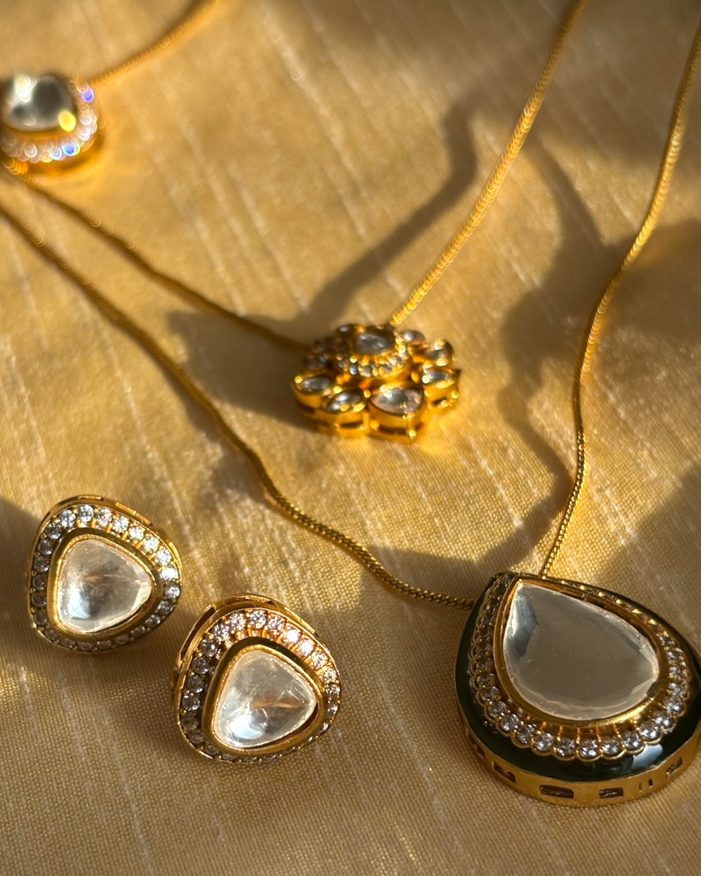 Ruhi Layered Chains with Studs