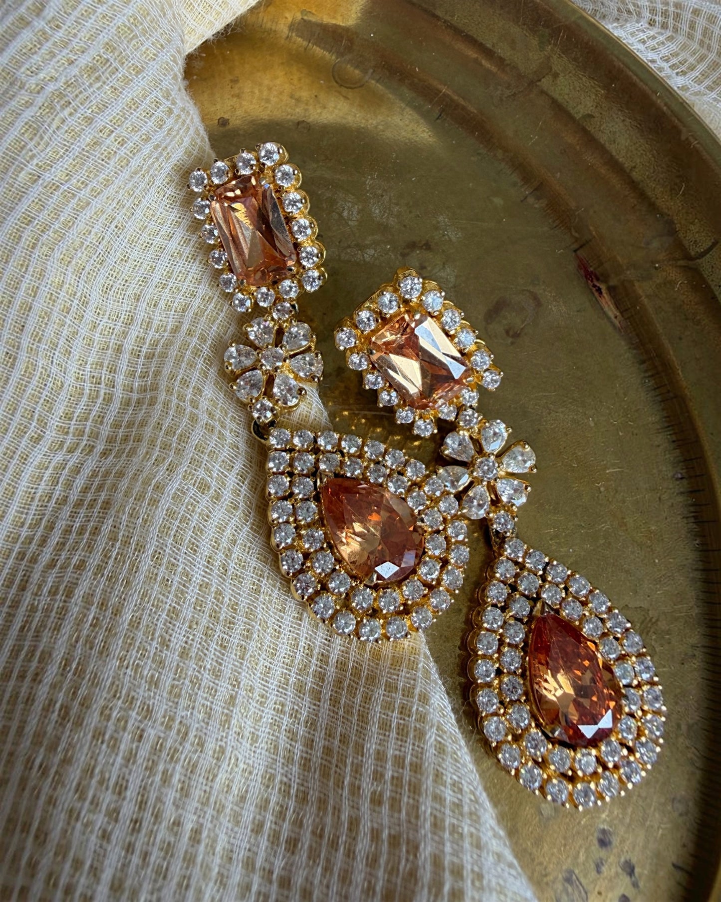 Honey dew long earrings