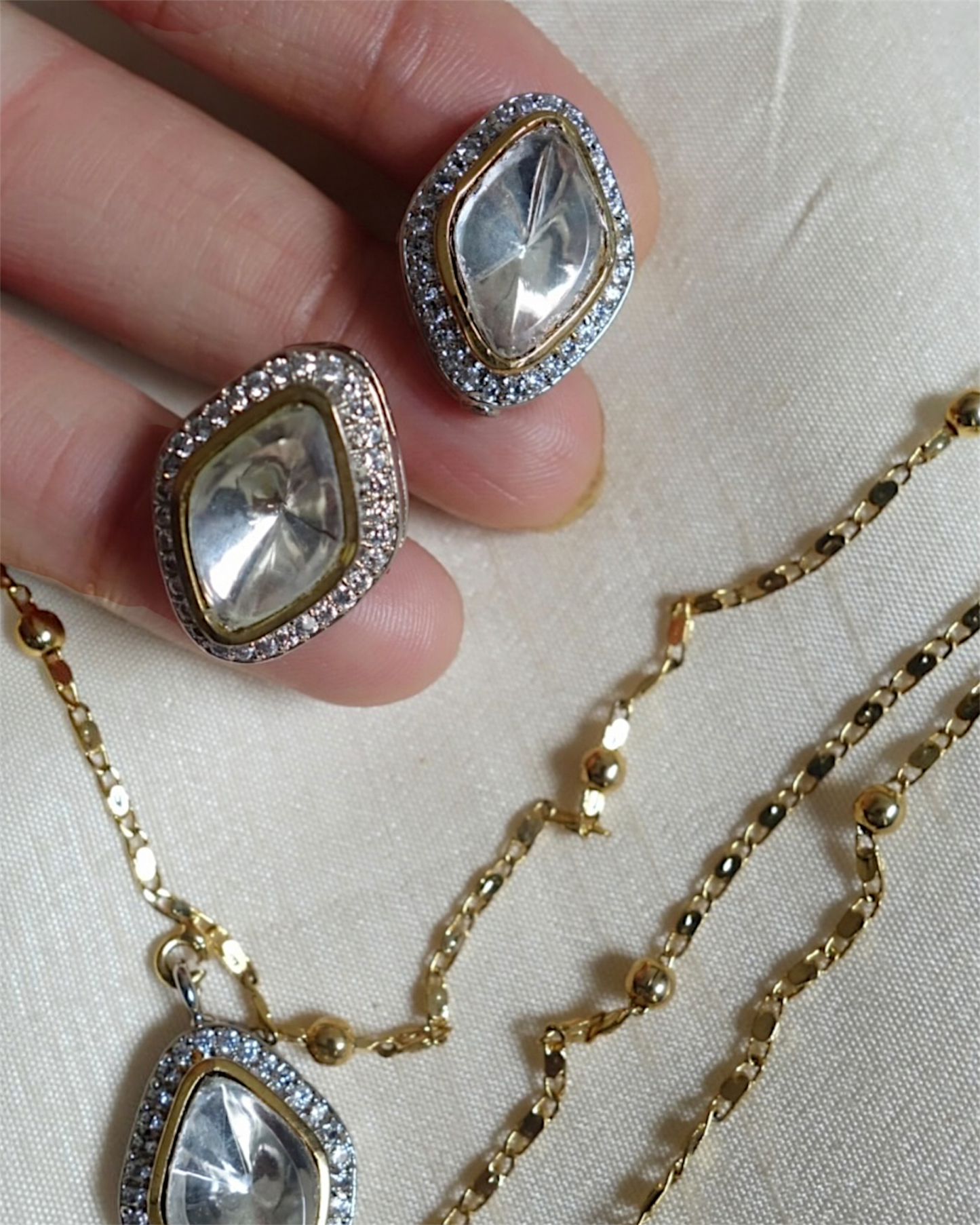 Aaira dual-tone layered necklace set