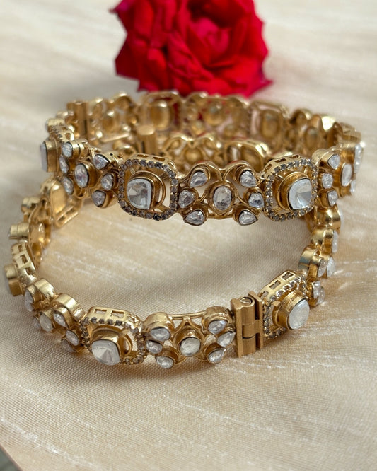Sanskriti Kundan Bangles