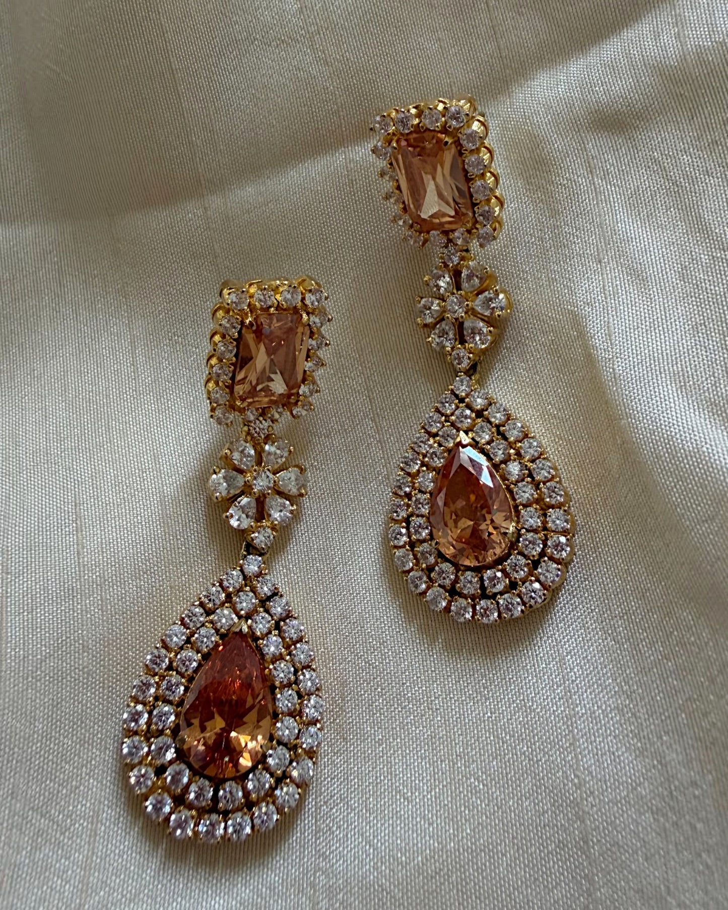 Honey dew long earrings