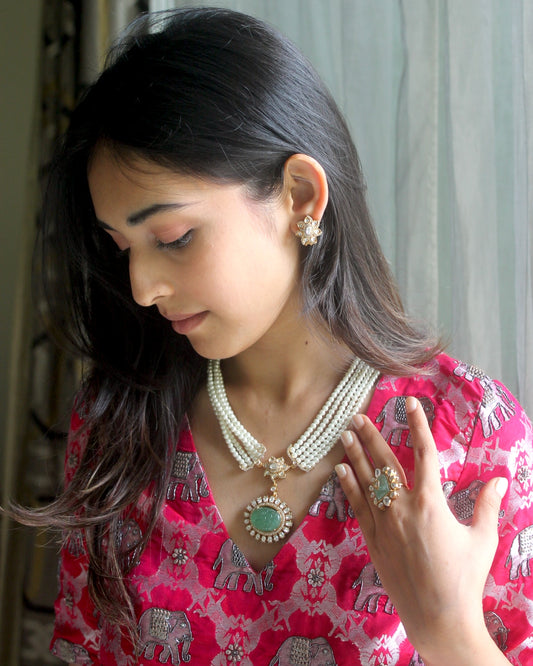 Aditi Pearl Neckalce with Studs