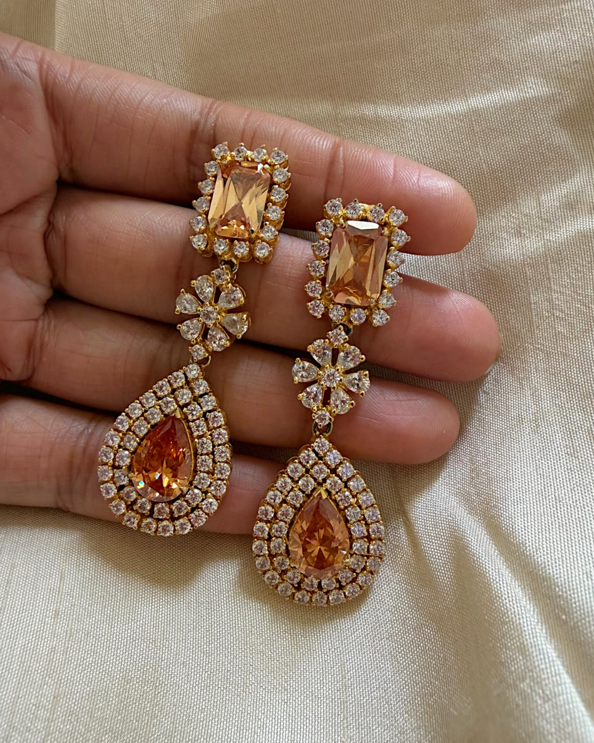 Honey dew long earrings