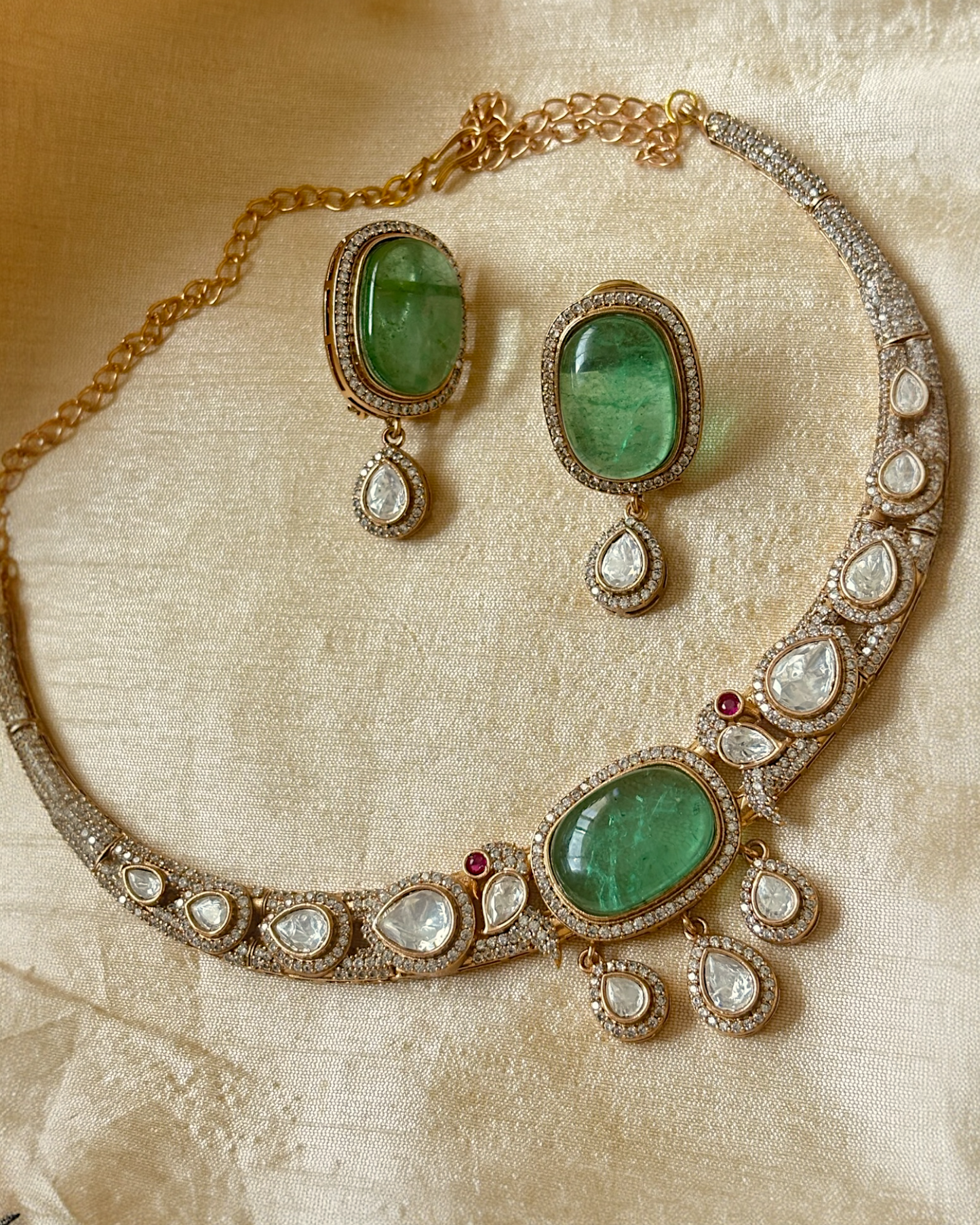 Hiral Emerlad Halsi with earrings