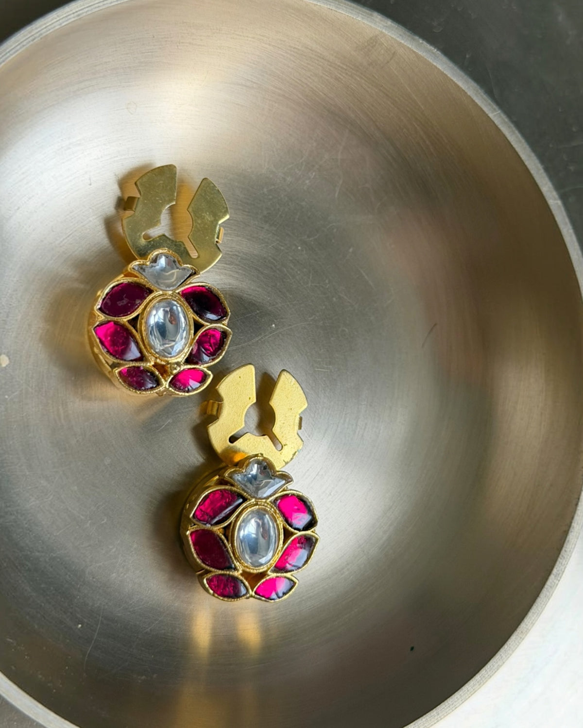 Ritvika Ruby button clip (set of 2)