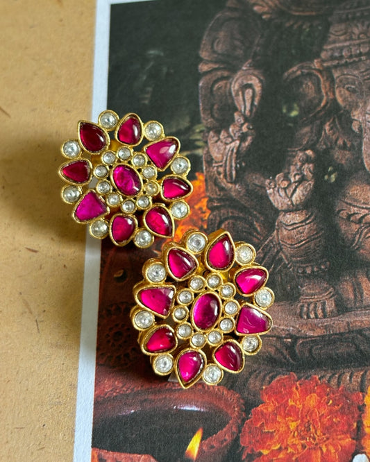 Rani Eight Petal Kundan Studs