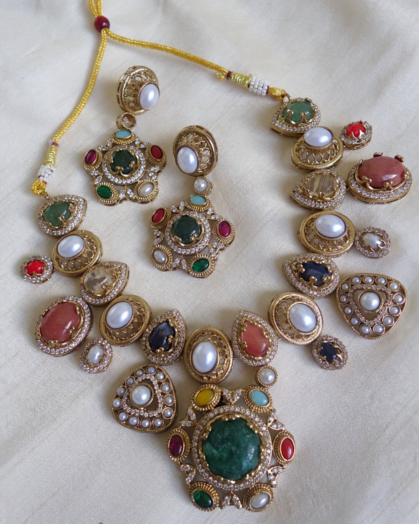 Ruhi Heirloom Necklace Set