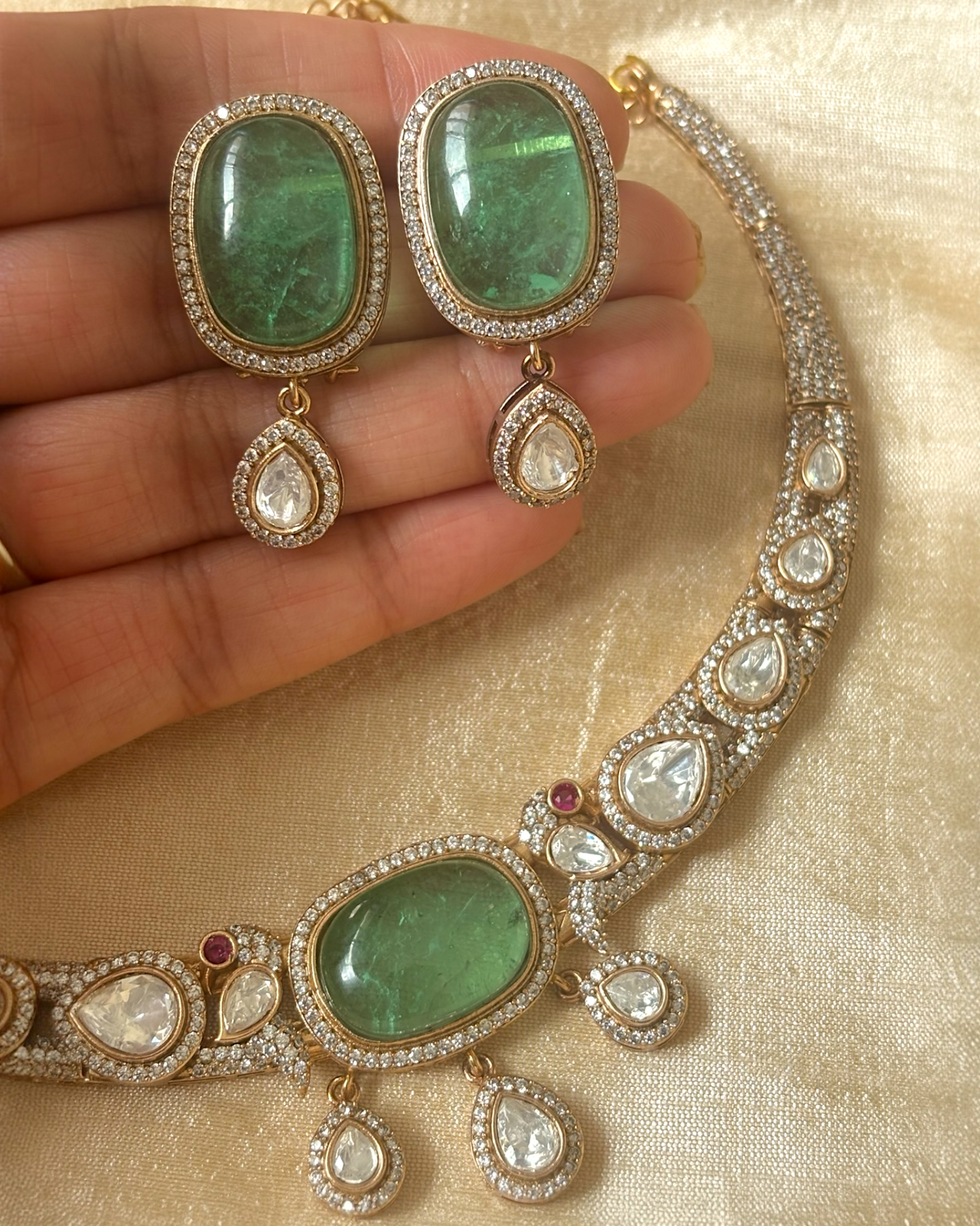 Hiral Emerlad Halsi with earrings