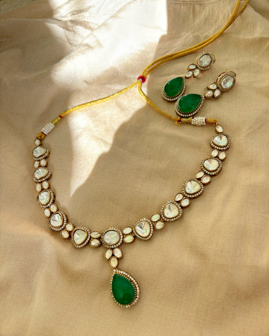 Gurleen Single Line Polki set with earrings